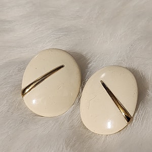 Vintage Off White and Gold Tone Studs from the 80s, Vintage Studs, Vintage Earrings, Vintage Jewelry, Gift for Mother, Gift for Her