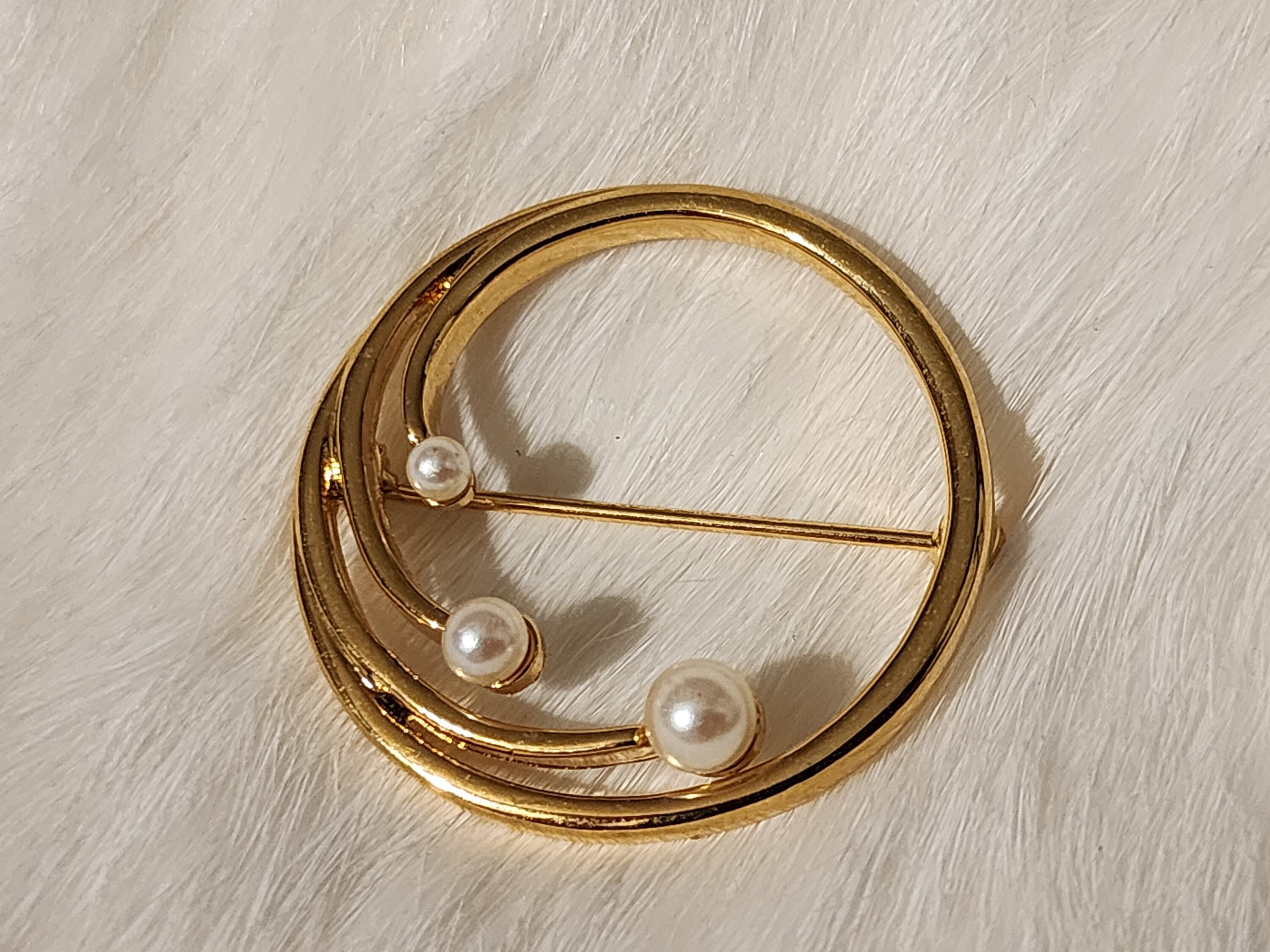 Monet pearl brooch - Etsy 日本 Monet pearl brooch - Etsy 日本