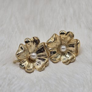 Vintage Gold Tone Clip-On Earrings with Faux Pearl Center | Floral Design Earrings | Classic Retro Jewelry | Gift for Her | Gold Jewelry