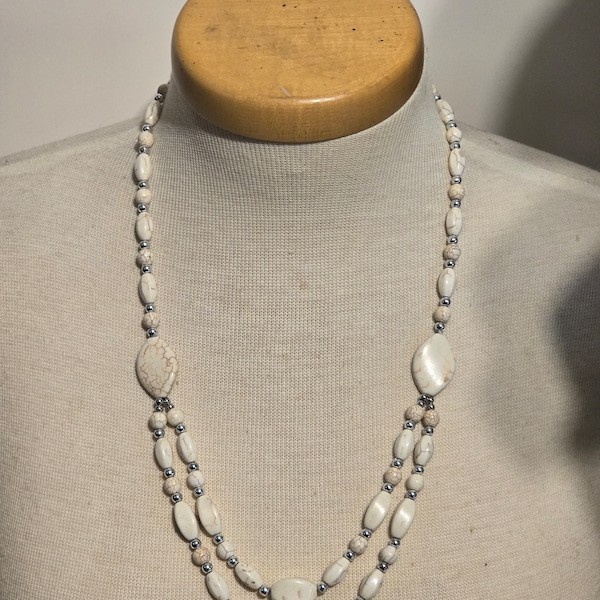 Vintage Howlite Stone Necklace: Timeless Elegance in White Beaded Statement Jewelry, Vintage Jewelry, Vintage Necklace, Gift for Mothers Day