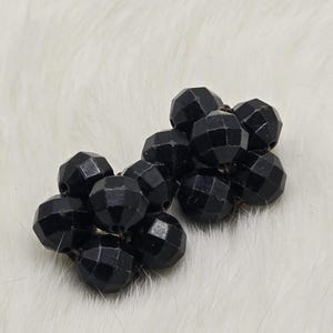 Vintage Black Faceted Glass Clip-On Earrings – Elegant Statement Jewelry, Classic Retro Style, Gift for Her
