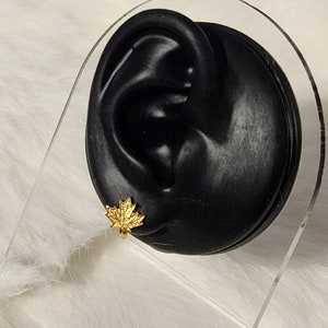 Dainty Maple Leaf Earrings In Gold Tone, Small Earrings, Vintage Clip on Earrings, Vintage Jewelry, Canadian Jewelry, Gift for Her, Leaves