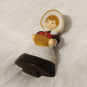 Vintage Plastic Pilgrim Woman Brooch, Thanksgiving Jewelry, Fall Jewelry, Seasonal Jewelry, Gift for Her, Holiday Dinner Wear, Gift for Mom