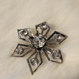 Vintage Rhinestone Brooch, Vintage Brooch, Rhinestone Jewelry, Vintage Jewelry, Gift for Her, Small Pin, Vintage Pin, Lapel Pin, Gift Idea