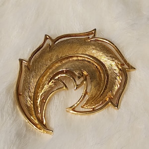 Vintage Feather Brooch in Gold Tone, Feather Jewelry, Vintage Brooch, Vintage Pin, Vintage Jewelry, 80s Brooch