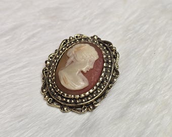Cameo Scarf Clip Vintage Scarf Holder Gold Tone with Resin