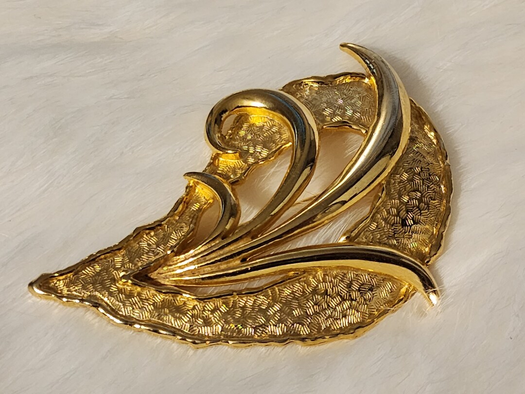 Broche Vintage JJ JONETTE New Year Champagne - Neuf Avec étiquettes - Couleur Bronze - Célébration Nouvel An