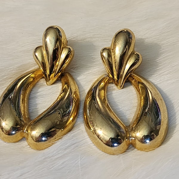 Retro Glamour: Large Gold Tone 80s Door Knocker Earrings with Bold Style, Vintage Earrings, Big earrings, Vintage Jewelry, Gift for Her