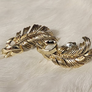 Coro Feather Clip On Earrings, Feather Earrings, Feather Jewelry, Vintage Earrings, Vintage Jewelry, Vintage Clip Ons, Gift for Her