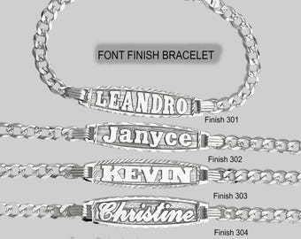 Pulsera ovalada con nombre y letras en relieve de plata de ley, eslabones tipo curb con corte de diamante.