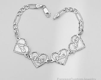 Pulsera con nombres de familia en forma de corazón: cadena Figaro grabada. Plata de ley 925, cadena Fiagaro.