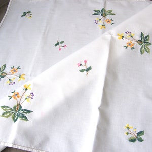 Vintege tablecloth cross stitch handmade/square tablecloth/rose pattern floral embroidery decor flowers/retro collection image 1