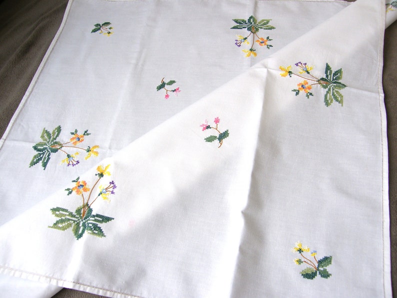 Vintege tablecloth cross stitch handmade/square tablecloth/rose pattern floral embroidery decor flowers/retro collection image 1