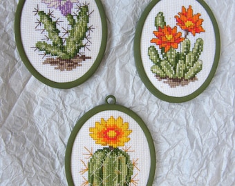 Vintage tableau brodée cactus fleur/décor botanique rétro/ornement brodé main décoration point croix broderie/cadeau succulente collection