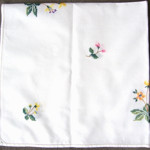 Vintege tablecloth cross stitch handmade/square tablecloth/rose pattern floral embroidery decor flowers/retro collection image 7