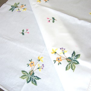 Vintege tablecloth cross stitch handmade/square tablecloth/rose pattern floral embroidery decor flowers/retro collection image 3