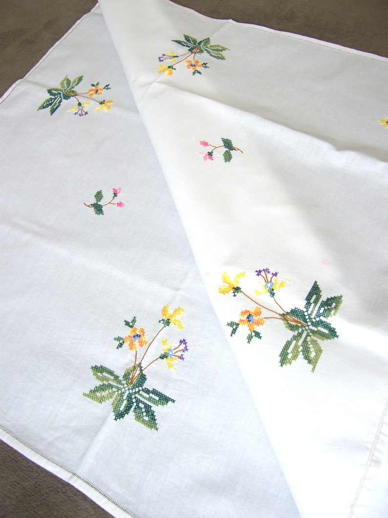 Vintege tablecloth cross stitch handmade/square tablecloth/rose pattern floral embroidery decor flowers/retro collection image 3