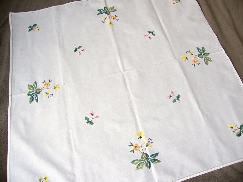 Vintege tablecloth cross stitch handmade/square tablecloth/rose pattern floral embroidery decor flowers/retro collection image 5