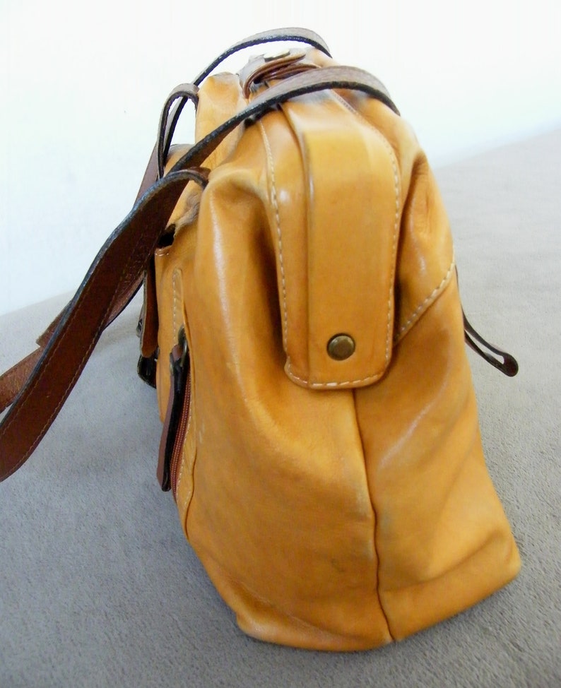 Vintage Handbag women bag retro leather, Doctor Bag Style, frame bag mustard leather top handle, women's fashion accessory gift image 4