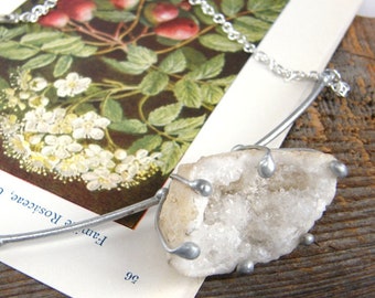 Quartz pierre collier fleur/thème floral/Quartz géode/fleur bijoux/quartz bijoux/pierre bijoux/amulette/Noël cadeau pour elle/Witrazka