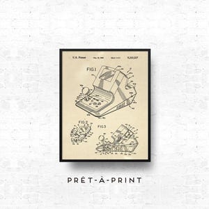 Pode incluir: Um desenho a preto e branco de uma patente de uma consola de videojogos. A patente é intitulada "U.S. Patent" e a data é "May 15, 2003". O número da patente é "5,213,327". O desenho mostra a consola com um joystick e botões. A patente é para uma consola de videojogos.