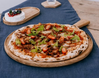 Oak pizza board, wooden serving board, serving tray for pizza, wooden pizza platter, engraved wooden board, oak wood handcrafted pizza board