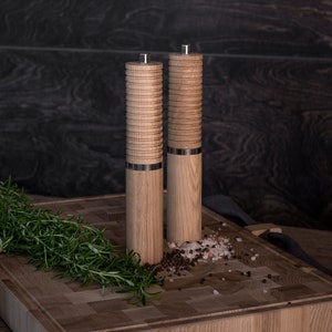 Salt and Pepper Grinder Set, Wooden Salt and Pepper Mill Set, Housewarming Kitchen Decor