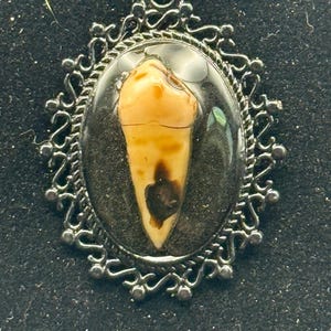 Gothic Pendant Necklace - Tooth
