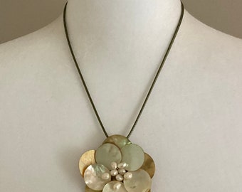 Vintage Mother of Pearl Flower Pendant. Necklace, White Freshwater Pearls, Necklace, Jewelry, Focal