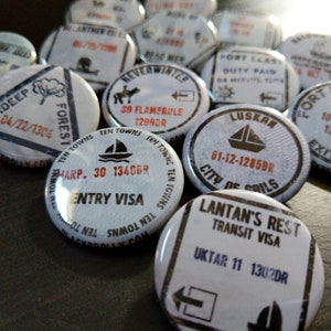 Forgotten Realms passport stamp buttons 1.25 / 32mm pin back button/badge Dungeons & Dragons imagem 2