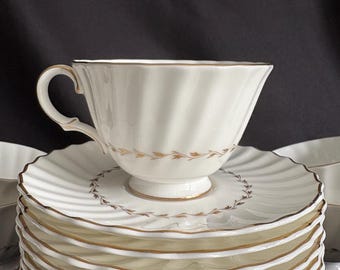Royal Doulton Adrian Dinnerware H4816. Teacups & Saucers.