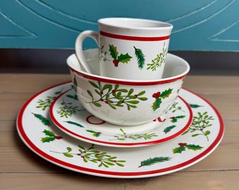 Royal Norfolk ‘Tis The Season Holly and Berries Christmas Dishes 16 Piece Set.