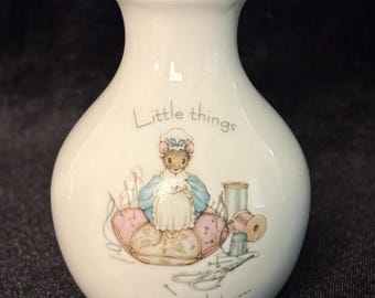 Vintage 1977 Tiny Talk Porcelain Bud Vase Mouse Sewing "Little Things Mean A Lot" WWA Inc Brazil Cottagecore Collectible
