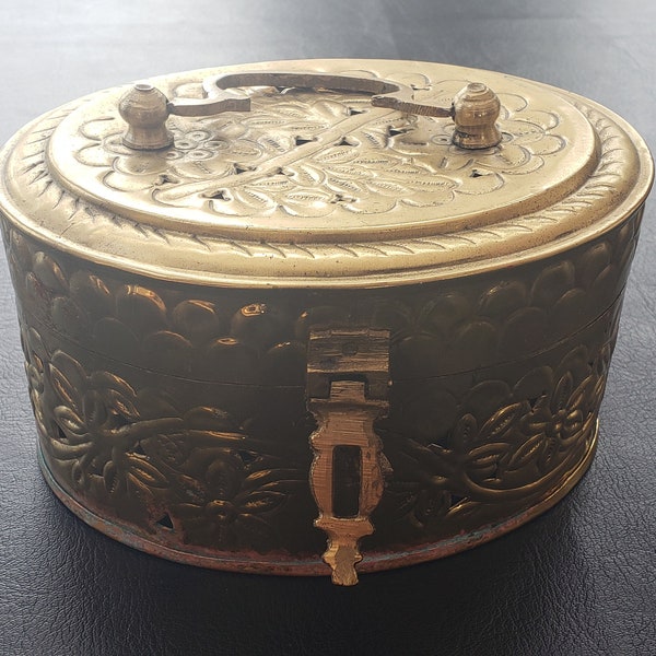 Hampton brass trinket box, potpourri box, jewelry box, made in india