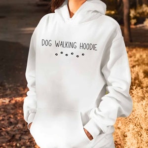 Hund Gassi Hoodie, Hund Mama Benutzerdefinierter Hoodie, Hund Mama Pullover Geschenk, Benutzerdefinierter Haustier Hoodie, Gehen im Freien