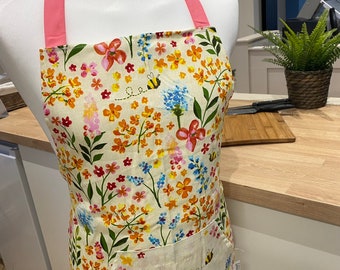 Personalisierte Kochschürze, Bee Happy Küchenschürze, Muttertag Geschenk, Kochschürze, personalisierte Name Kochen, gestickt