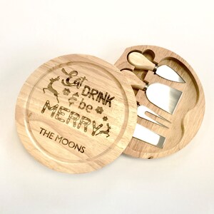 Personalised Cheese Board Set | Family Name | Christmas Eve Giftset | Family / Couples / Housewarming Gift | Cheese Lover | Engraved Message
