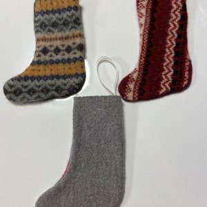 Conjunto de 3 mini meias de lã feltrada de Natal, suéter reciclado, porta-cartão de presente artesanal, ornamento GI