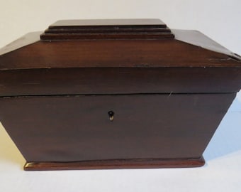 Escaso hallazgo de una antigua caja de té de caoba del siglo XIX.
