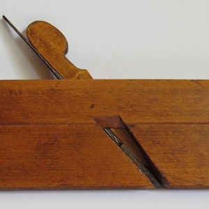 Rare find Ohio Tool Co No 41 moulding plane ca 1851-93 cuts 3/16 wide centre bead.