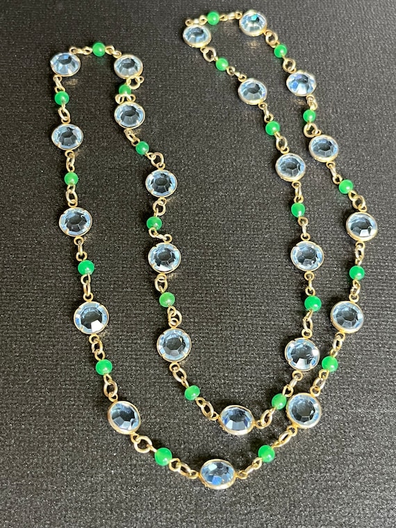 Elegant Vintage bezel and green beads chain neckla