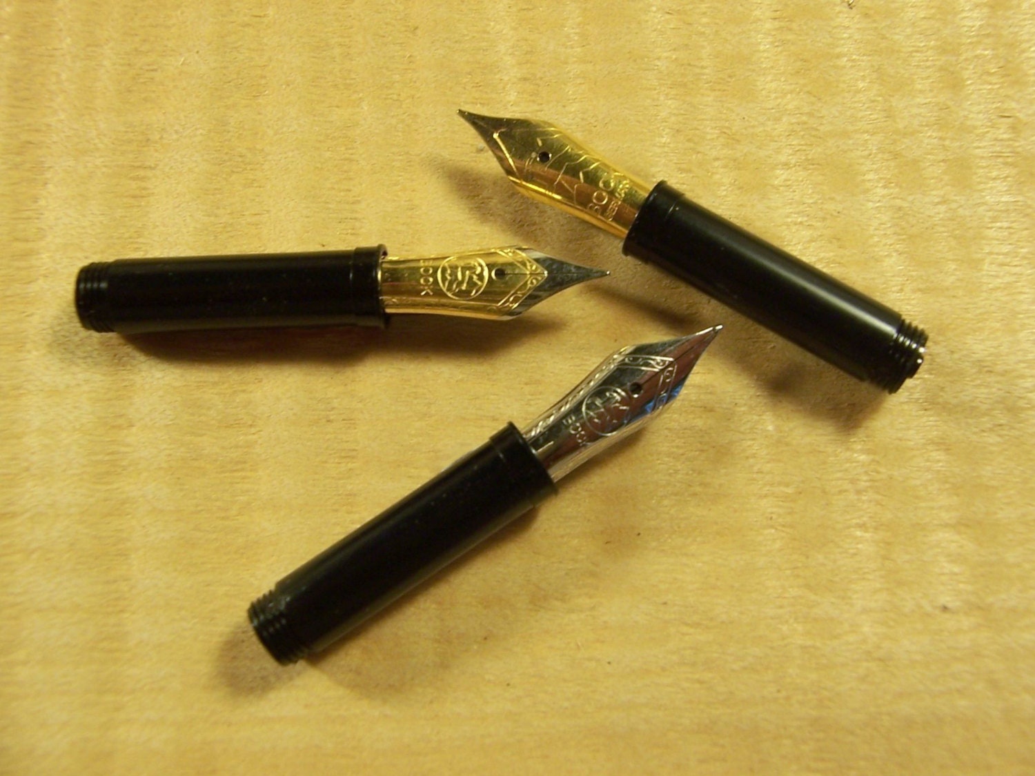 Fountain Pen, 18K Gold Nib, Black Fountain Pen, Ink Pen for Writing,  Calligraphy, Drawing, Inking 