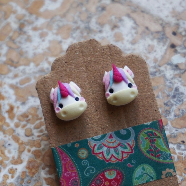 Boucles d'oreilles clous Licorne en Fimo. Différentes couleurs disponibles