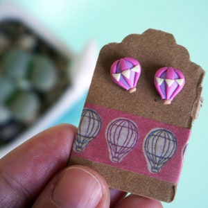 Fimo hot air balloon stud earrings. Different colors available Base lilla