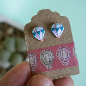 Fimo hot air balloon stud earrings. Different colors available Base rosa
