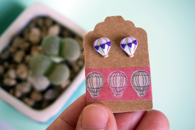 Fimo hot air balloon stud earrings. Different colors available Base verde