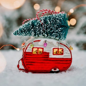 Retro Red White Caravan Carrying Christmas Tree Hanging Bauble Winter Wonderland Festive Fun Caravanning Camping Outdoors Quirky Vintage image 1