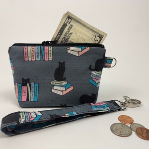 Schwarze Katzen und Bücher Schlüsselanhänger Beutel, Kleine Reißverschlusstasche Armband, Ausweishalter, Kleine Geldbörse, Geschenk unter 15, Kosmetiktasche, Handgemachtes Geschenk