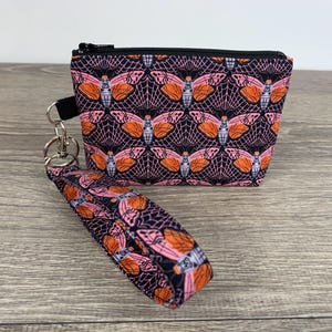 Deathshead Moth Schlüsselanhänger Reißverschluss Beutel, kleine Reißverschlusstasche Armband, Ausweishalter, winzige Armband, Kosmetiktasche, handgemachtes Geschenk, Grab and Go Brieftasche