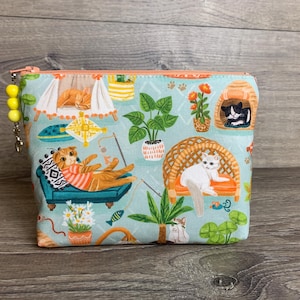 Cats Zipper Pouch! Wedge Shaped Cosmetic Bag, Handmade Gift, 7 1/2&quot; by 5&quot; by 1 1/2&quot;, Make up Bag, Cute Cats Accessories Bag, Handmade Gift